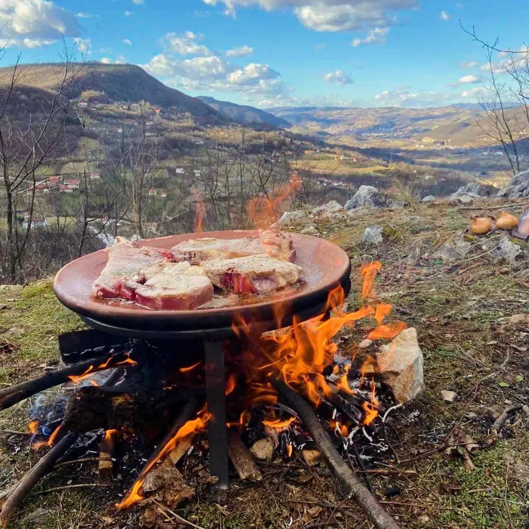 Pečeno povrće u zemljanoj posudi